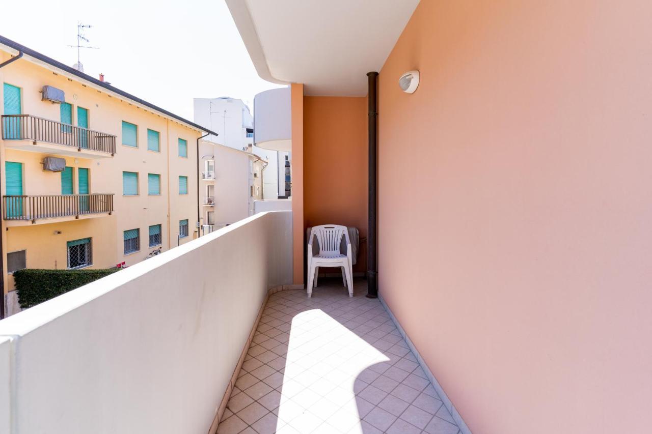 Ca' Mira Apartments Caorle Exteriör bild