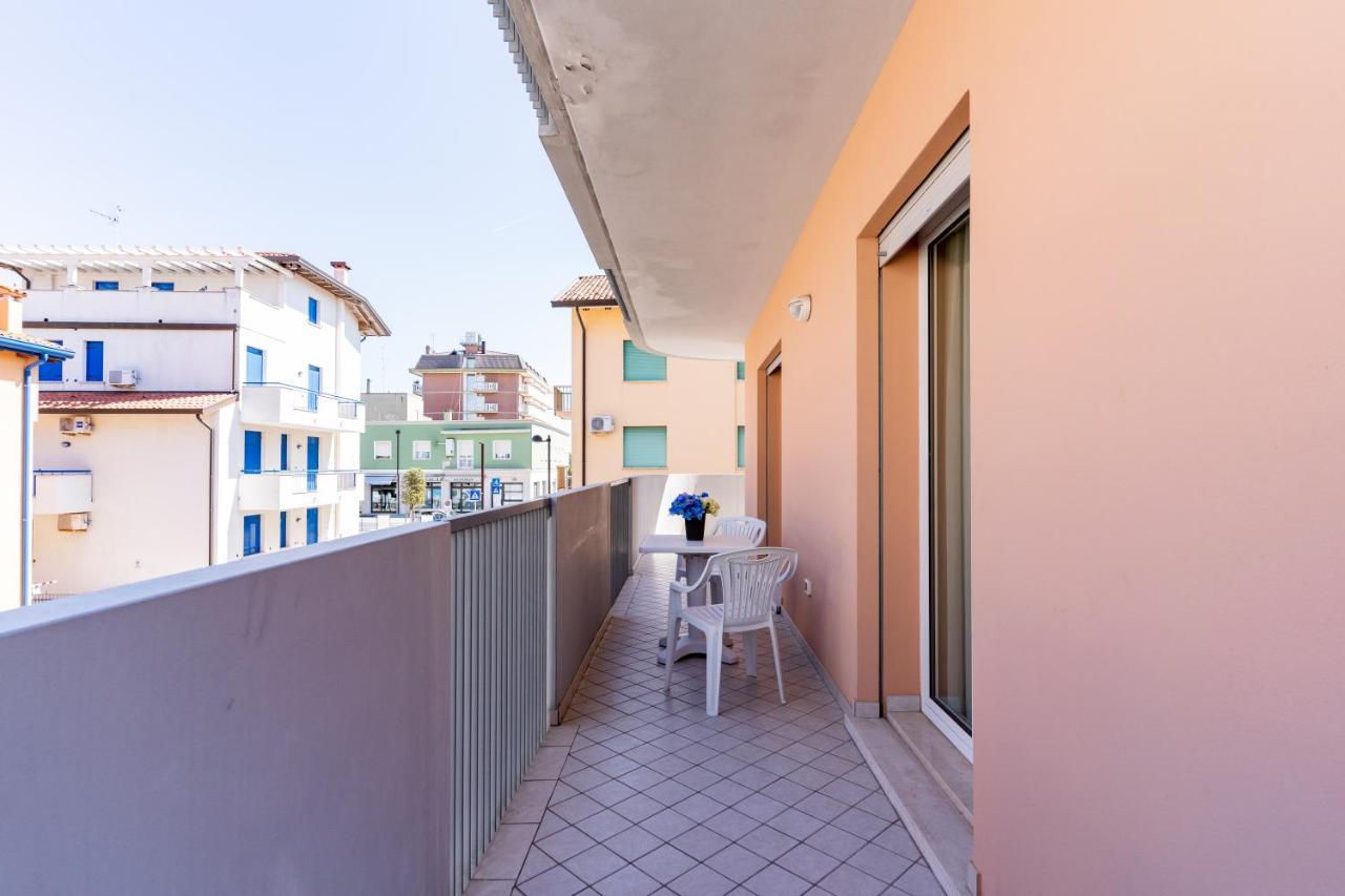 Ca' Mira Apartments Caorle Exteriör bild