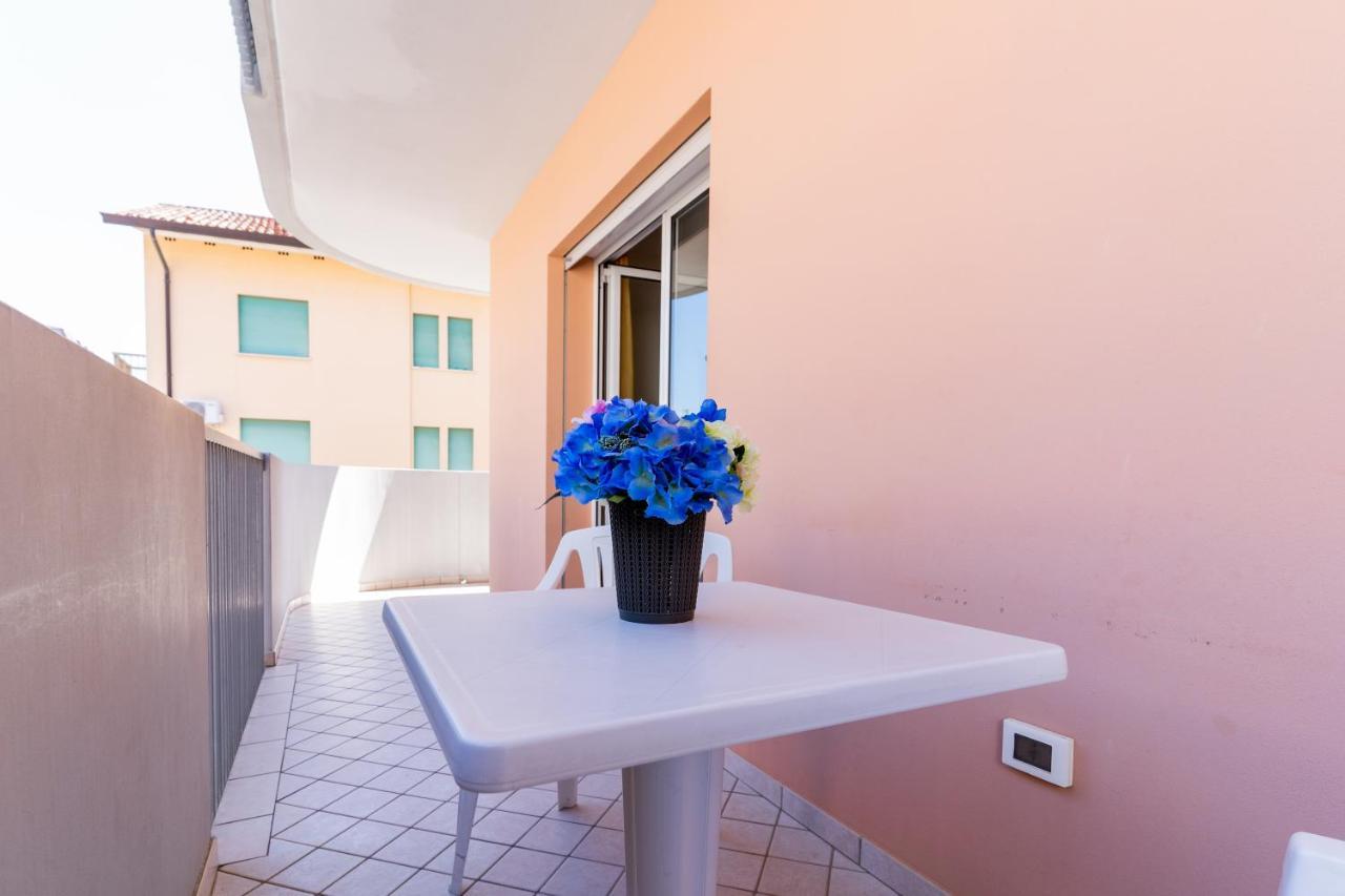 Ca' Mira Apartments Caorle Exteriör bild