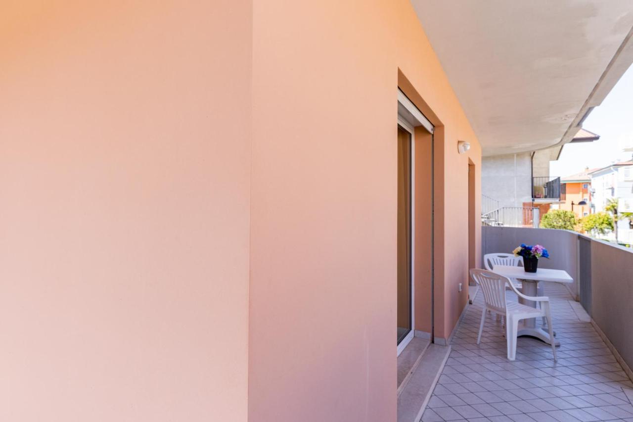 Ca' Mira Apartments Caorle Exteriör bild